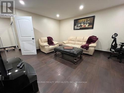 233 - 3025 The Credit Woodlands N, Mississauga (Erindale), ON - Indoor