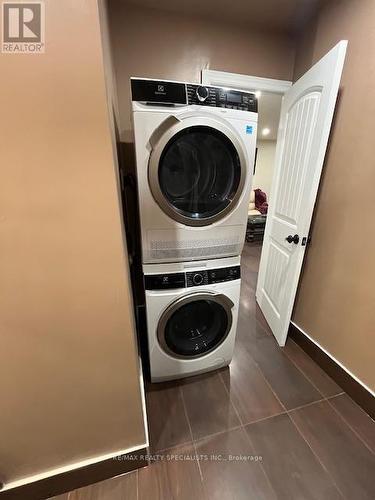 233 - 3025 The Credit Woodlands N, Mississauga (Erindale), ON - Indoor Photo Showing Laundry Room