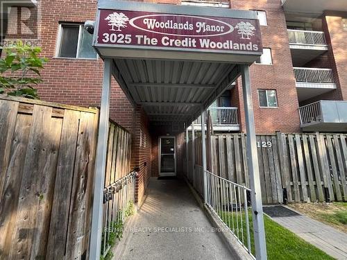 233 - 3025 The Credit Woodlands N, Mississauga, ON - Outdoor With Balcony With Exterior