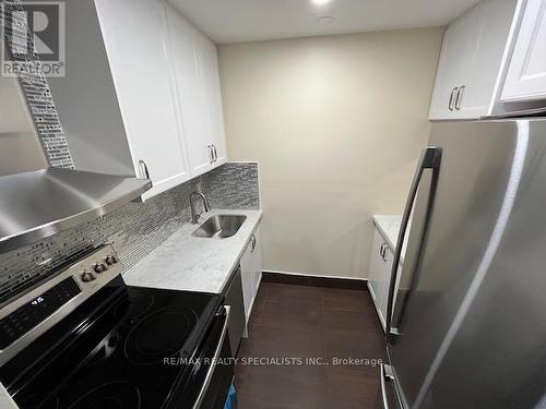 233 - 3025 The Credit Woodlands N, Mississauga (Erindale), ON - Indoor Photo Showing Kitchen