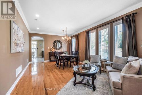 59 Waite Crescent, Whitchurch-Stouffville, ON - Indoor Photo Showing Living Room