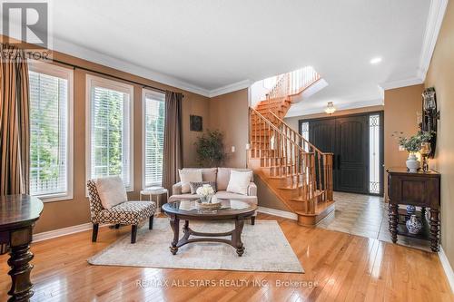 59 Waite Crescent, Whitchurch-Stouffville, ON - Indoor Photo Showing Living Room