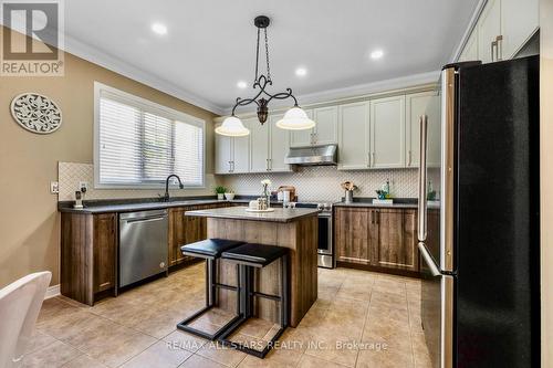 59 Waite Crescent, Whitchurch-Stouffville, ON - Indoor Photo Showing Kitchen With Upgraded Kitchen