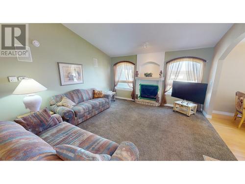 816 17A  S Street, Cranbrook, BC - Indoor Photo Showing Living Room With Fireplace