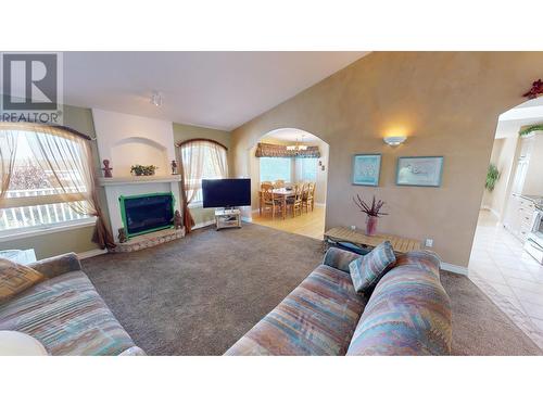 816 17A  S Street, Cranbrook, BC - Indoor Photo Showing Living Room With Fireplace