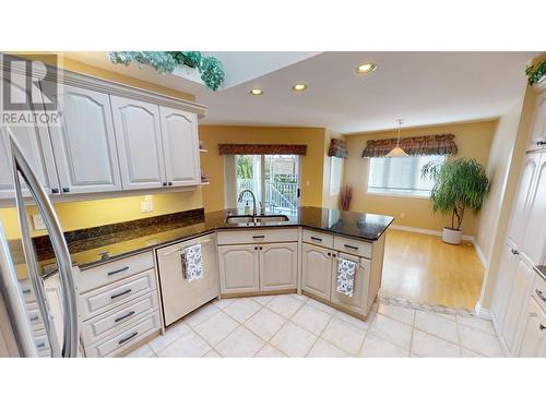 816 17A  S Street, Cranbrook, BC - Indoor Photo Showing Kitchen