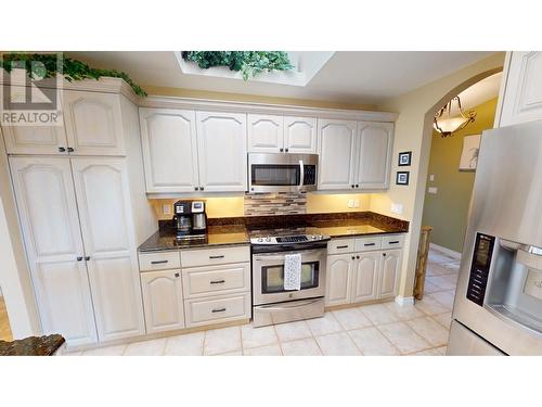 816 17A  S Street, Cranbrook, BC - Indoor Photo Showing Kitchen