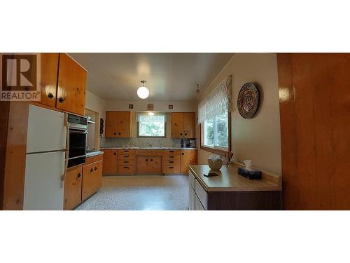 1956 Mackenzie Highway, Hagensborg, BC - Indoor Photo Showing Kitchen