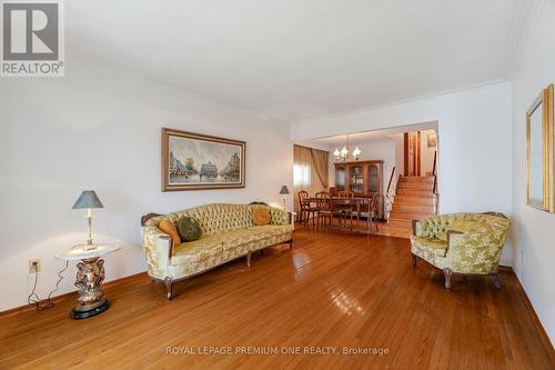 51 Pindar Crescent, Toronto, ON - Indoor Photo Showing Living Room