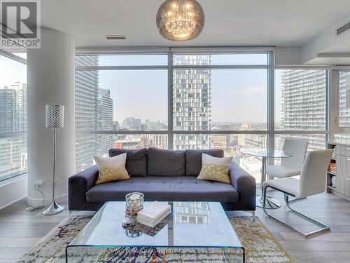 2111 - 290 Adelaide Street W, Toronto (Waterfront Communities), ON - Indoor Photo Showing Living Room