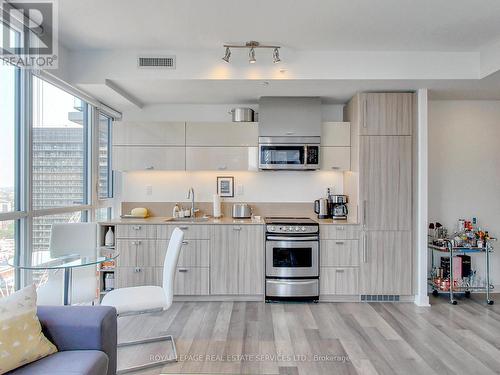 2111 - 290 Adelaide Street W, Toronto (Waterfront Communities), ON - Indoor Photo Showing Kitchen