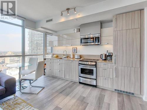 2111 - 290 Adelaide Street W, Toronto (Waterfront Communities), ON - Indoor Photo Showing Kitchen