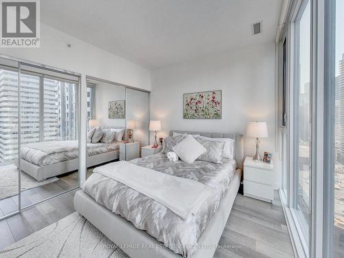 2111 - 290 Adelaide Street W, Toronto (Waterfront Communities), ON - Indoor Photo Showing Bedroom