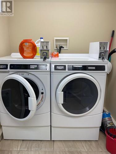 443 Timothy Street, Newmarket, ON - Indoor Photo Showing Laundry Room