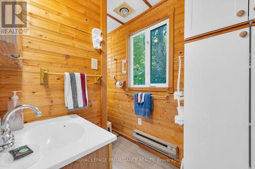 174 Cottage Lane, Tweed, ON - Indoor Photo Showing Bathroom