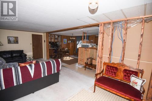 7520 West Subdivision Road, Clinton, BC - Indoor