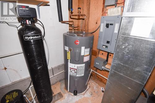 7520 West Subdivision Road, Clinton, BC - Indoor Photo Showing Basement