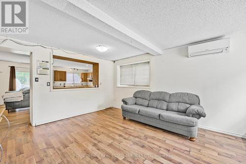 148 Melrose Avenue, Wasaga Beach, ON - Indoor Photo Showing Living Room