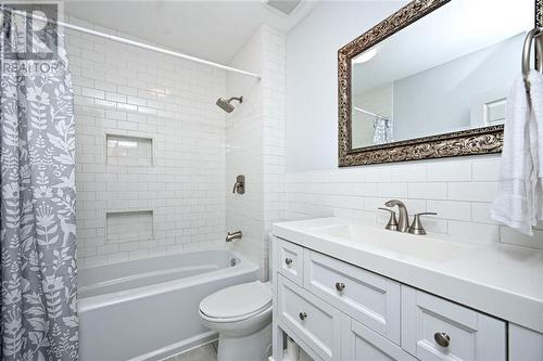 12 Aberdeen Avenue, Smiths Falls, ON - Indoor Photo Showing Bathroom