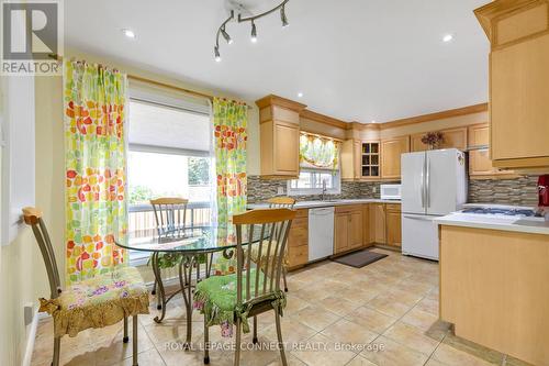 33 Brenda Crescent, Toronto (Kennedy Park), ON - Indoor Photo Showing Kitchen