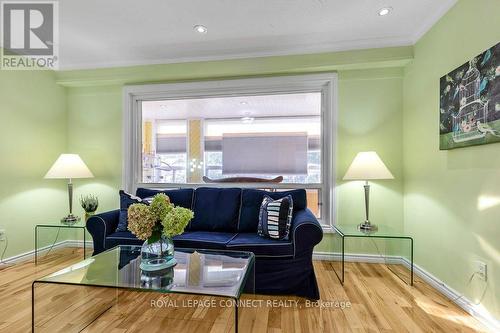 33 Brenda Crescent, Toronto (Kennedy Park), ON - Indoor Photo Showing Living Room