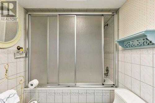 33 Brenda Crescent, Toronto (Kennedy Park), ON - Indoor Photo Showing Bathroom