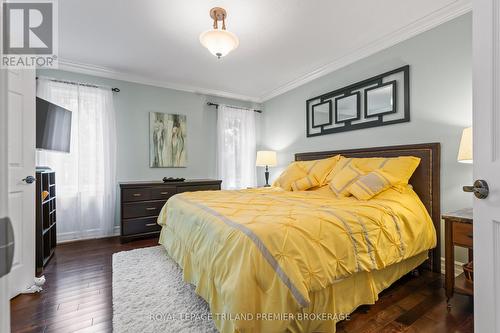 10093 Herbert Street, Lambton Shores (Port Franks), ON - Indoor Photo Showing Bedroom