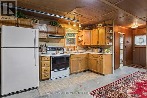 10093 Herbert Street, Lambton Shores (Port Franks), ON - Indoor Photo Showing Kitchen