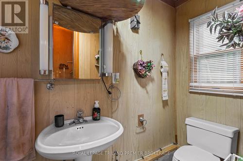 10093 Herbert Street, Lambton Shores (Port Franks), ON - Indoor Photo Showing Bathroom