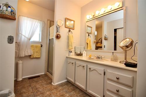 174-1255 Raymer Avenue, Kelowna, BC - Indoor Photo Showing Bathroom