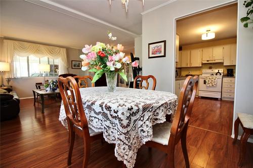 174-1255 Raymer Avenue, Kelowna, BC - Indoor Photo Showing Dining Room