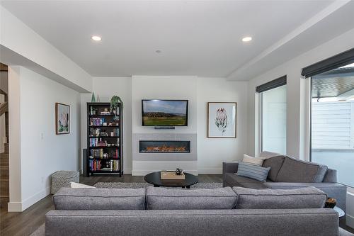 12-269 Diamond Way, Vernon, BC - Indoor Photo Showing Living Room With Fireplace