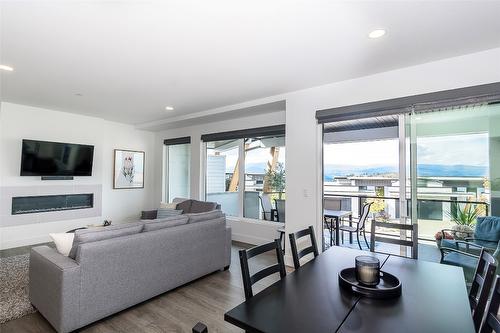 12-269 Diamond Way, Vernon, BC - Indoor Photo Showing Living Room With Fireplace