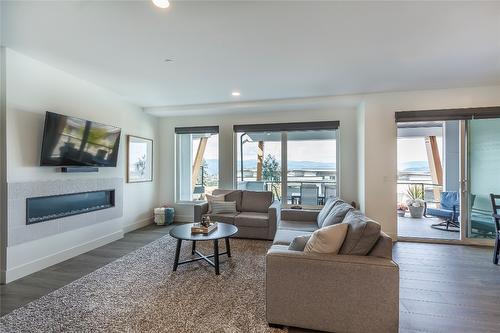 12-269 Diamond Way, Vernon, BC - Indoor Photo Showing Living Room With Fireplace