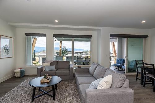 12-269 Diamond Way, Vernon, BC - Indoor Photo Showing Living Room