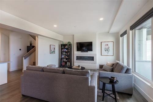 12-269 Diamond Way, Vernon, BC - Indoor Photo Showing Living Room With Fireplace