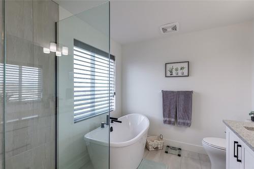 12-269 Diamond Way, Vernon, BC - Indoor Photo Showing Bathroom