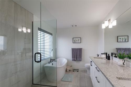 12-269 Diamond Way, Vernon, BC - Indoor Photo Showing Bathroom