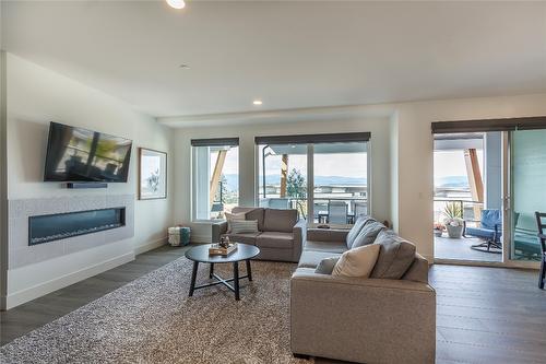 12-269 Diamond Way, Vernon, BC - Indoor Photo Showing Living Room With Fireplace