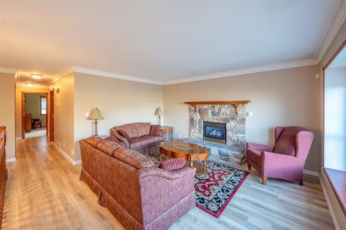 981 Peachcliff Drive, Okanagan Falls, BC - Indoor Photo Showing Living Room With Fireplace