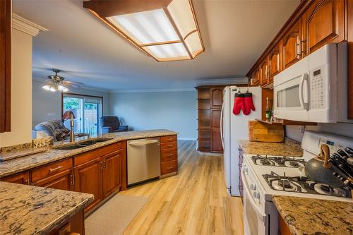 981 Peachcliff Drive, Okanagan Falls, BC - Indoor Photo Showing Kitchen With Double Sink