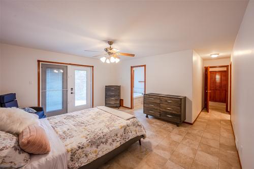 981 Peachcliff Drive, Okanagan Falls, BC - Indoor Photo Showing Bedroom