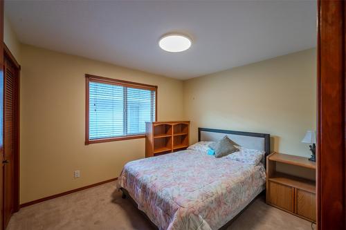 981 Peachcliff Drive, Okanagan Falls, BC - Indoor Photo Showing Bedroom