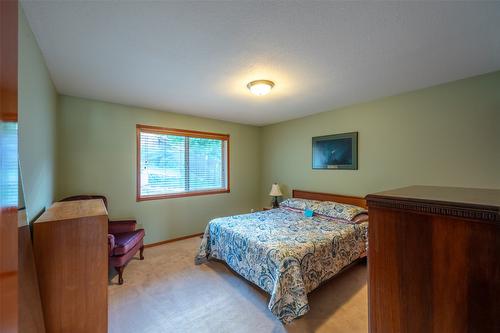 981 Peachcliff Drive, Okanagan Falls, BC - Indoor Photo Showing Bedroom