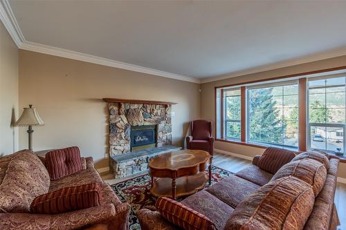 981 Peachcliff Drive, Okanagan Falls, BC - Indoor Photo Showing Living Room With Fireplace