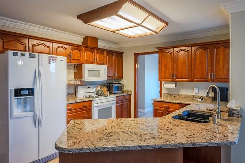 981 Peachcliff Drive, Okanagan Falls, BC - Indoor Photo Showing Kitchen With Double Sink