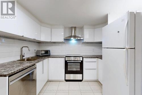 21 Sandfield Road, Toronto (Banbury-Don Mills), ON - Indoor Photo Showing Kitchen With Double Sink With Upgraded Kitchen