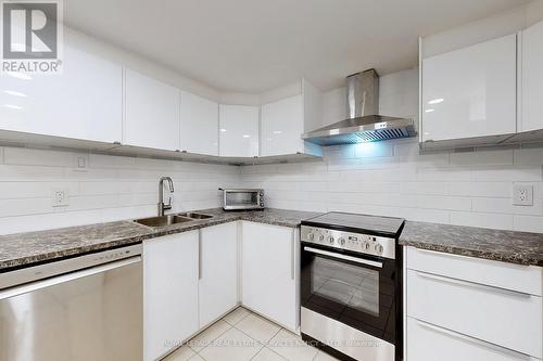 21 Sandfield Road, Toronto (Banbury-Don Mills), ON - Indoor Photo Showing Kitchen With Double Sink With Upgraded Kitchen