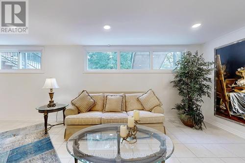 21 Sandfield Road, Toronto (Banbury-Don Mills), ON - Indoor Photo Showing Living Room