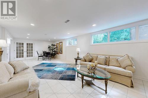 21 Sandfield Road, Toronto (Banbury-Don Mills), ON - Indoor Photo Showing Living Room